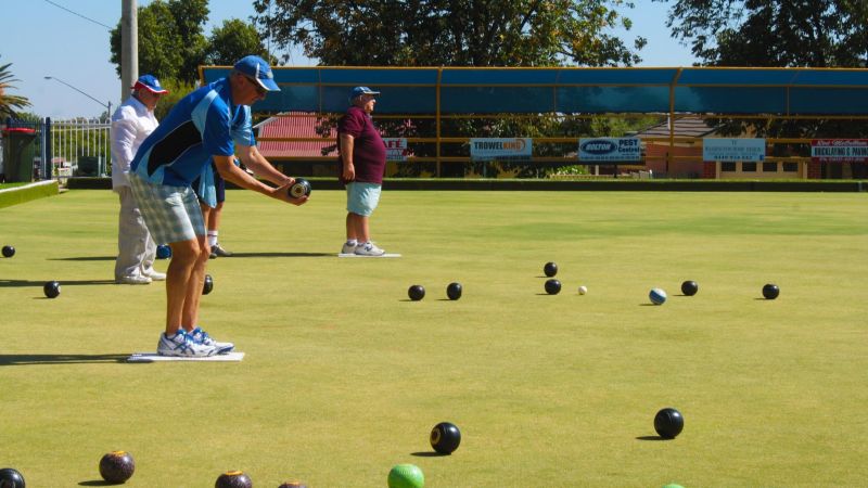 Lawn bowls competiton